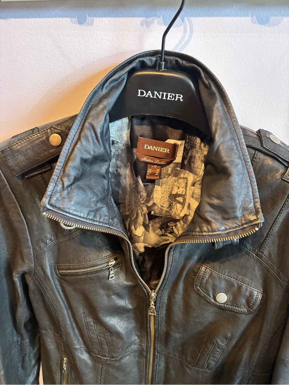Danier Moto Leather Jacket Size Large - Picture 7 of 9